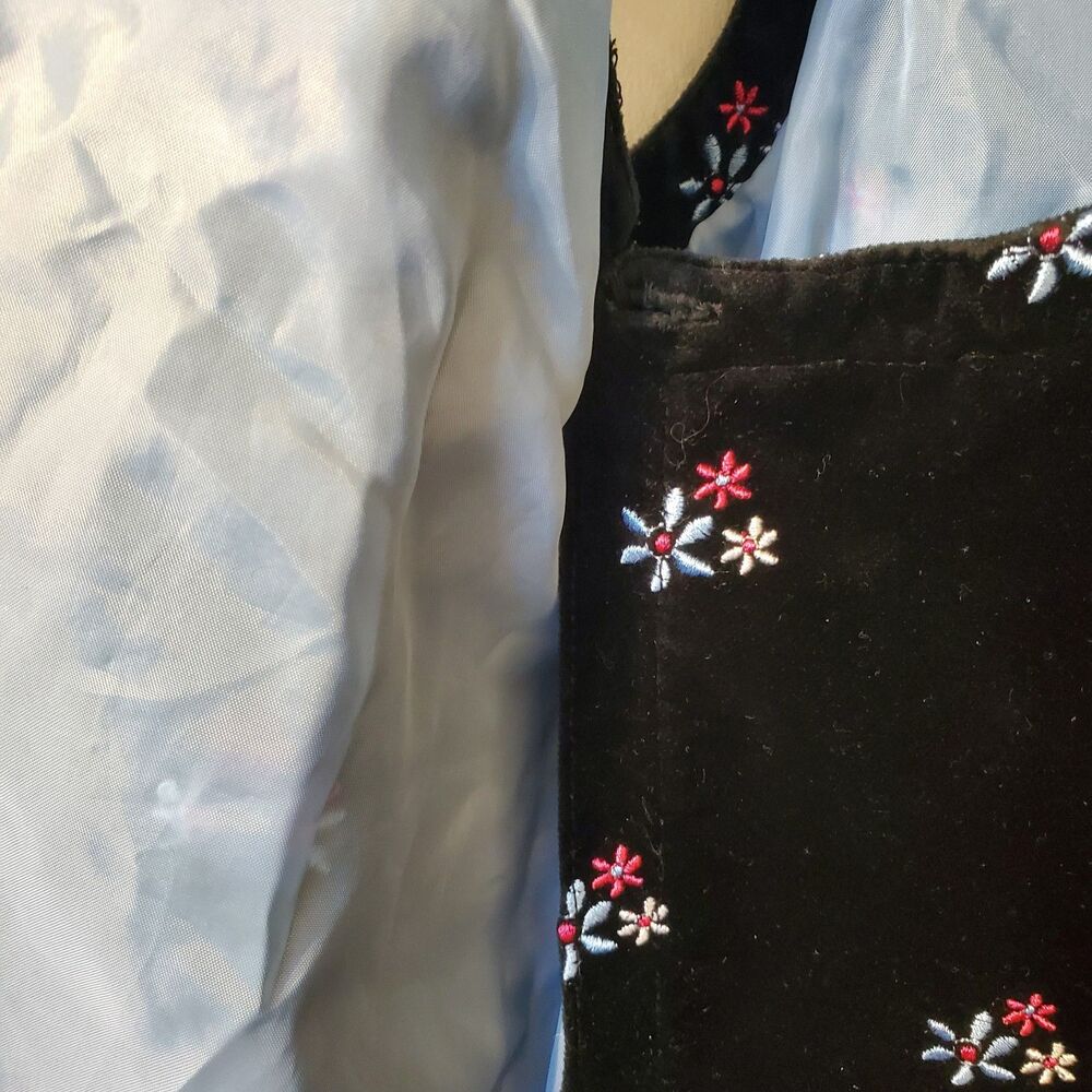 Hanna Andersson Black Velvet Wrap Dress Velvet Feel Embroidered Flowers Sz 100 3 - Picture 4 of 7